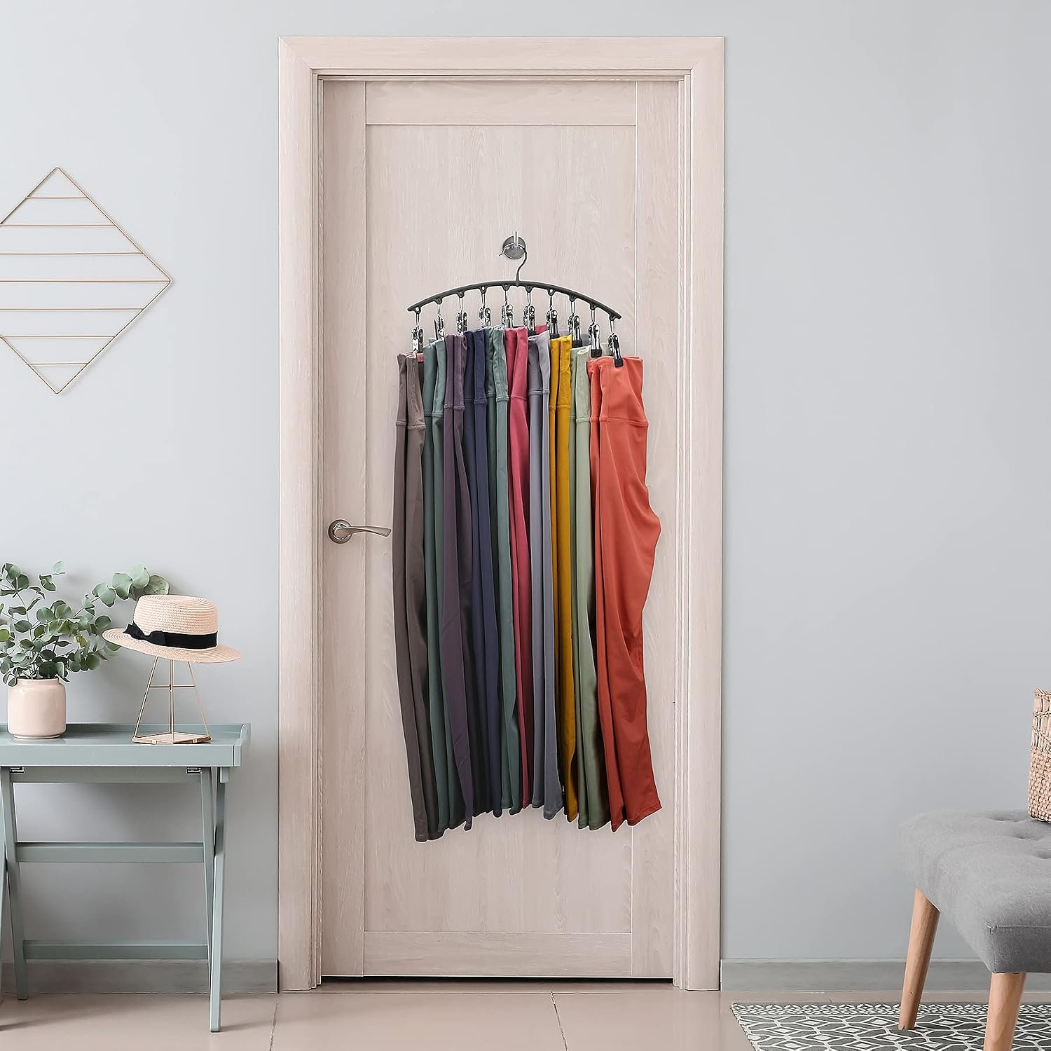 Wardrobe legging organizer