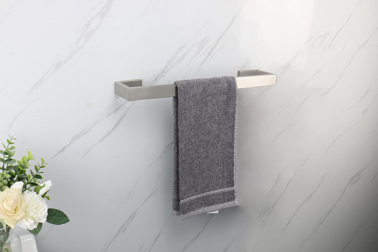 Heavy-duty wall-mounted towel rack